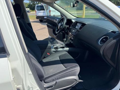 Used 2017 Nissan Pathfinder SV AWD/4WD image 26
