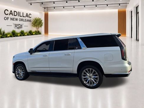 Used 2022 Cadillac Escalade ESV Premium Luxury AWD/4WD image 4