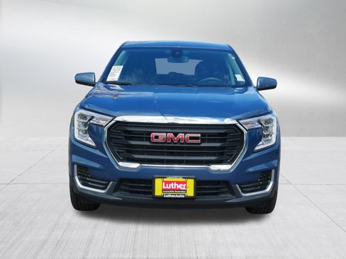 Used 2024 GMC Terrain SLE AWD/4WD image 2