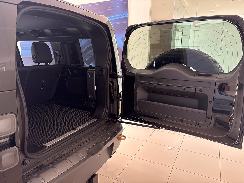 New 2026 Land Rover Defender 110 AWD/4WD image 15