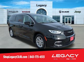 Used 2023 Chrysler Pacifica Touring-L video 1