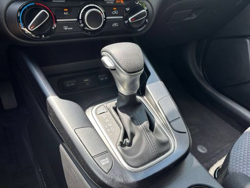Used 2025 Kia Soul LX w/ LX Technology Package FWD image 36