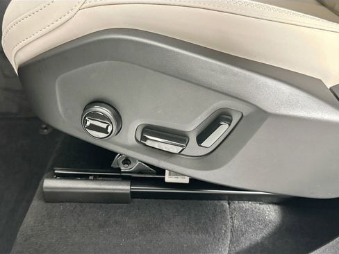 New 2026 Volvo XC90 B5 Core image 19