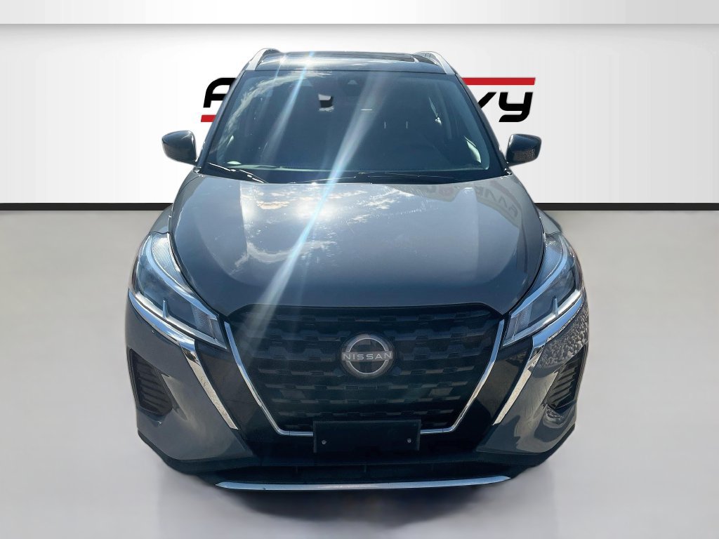 Used 2023 Nissan Kicks SV FWD image 2