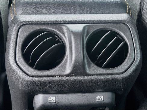 Used 2024 Jeep Wrangler Unlimited Sahara AWD/4WD image 24