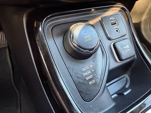 Used 2018 Jeep Compass Limited w/ Safe & Security Group image 29