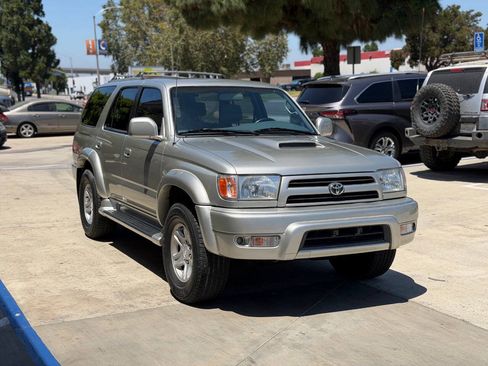 Used 2000 Toyota 4Runner SR5 RWD image 4