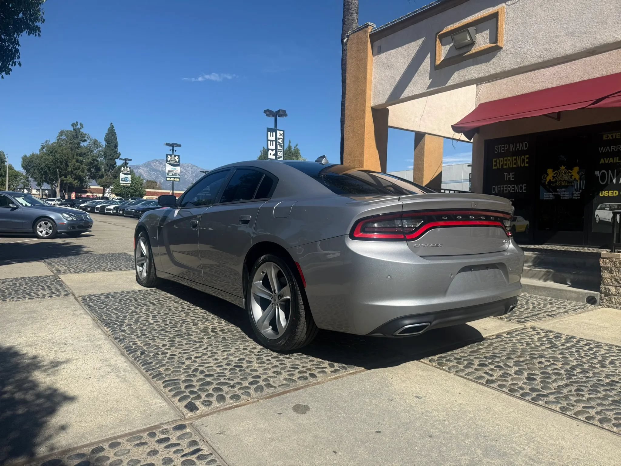 Used 2018 Dodge Charger R/T RWD image 3