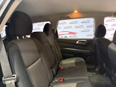 Used 2019 Nissan Pathfinder SV image 41