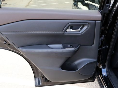 Used 2023 Nissan Rogue SL FWD image 13