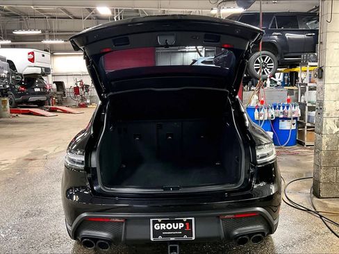Used 2024 Porsche Macan GTS image 32