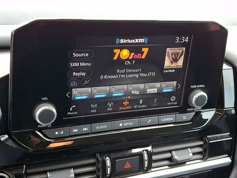 Used 2024 Nissan Pathfinder SV AWD/4WD image 18