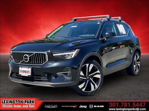 Used 2023 Volvo XC40 B5 Ultimate w/ Climate Package AWD/4WD image 3