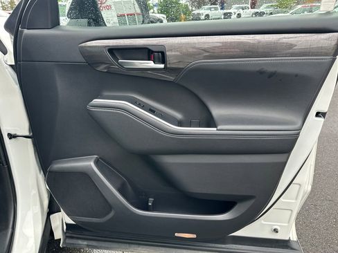 Certified 2020 Toyota Highlander Platinum AWD/4WD image 18