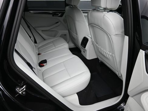 New 2026 Porsche Macan image 14
