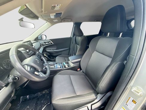 Used 2024 Mitsubishi Outlander ES FWD image 20