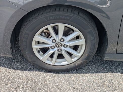 Used 2025 Toyota Camry LE image 11