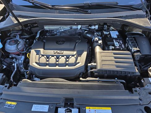 Used 2024 Volkswagen Tiguan SE R-Line image 30