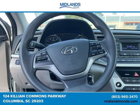 Used 2017 Hyundai Elantra SE FWD image 29