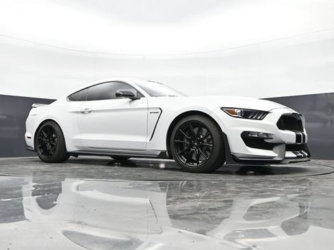 Used 2019 Ford Mustang Shelby GT350 w/ Technology Package RWD image 40