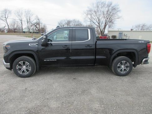 New 2026 GMC Sierra 1500 SLE w/ Max Trailering Package image 9