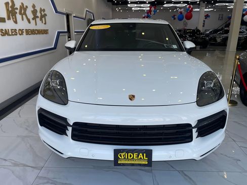 Used 2019 Porsche Cayenne AWD/4WD image 2