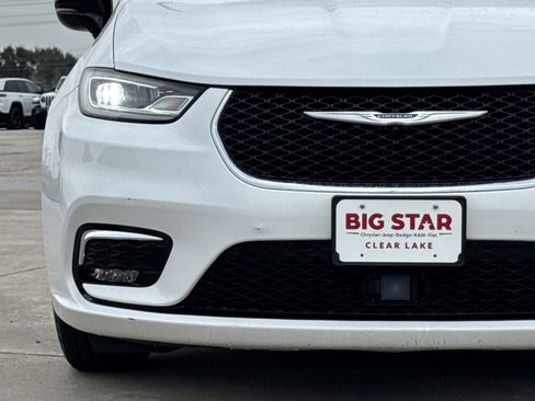 Used 2024 Chrysler Pacifica Touring-L image 7