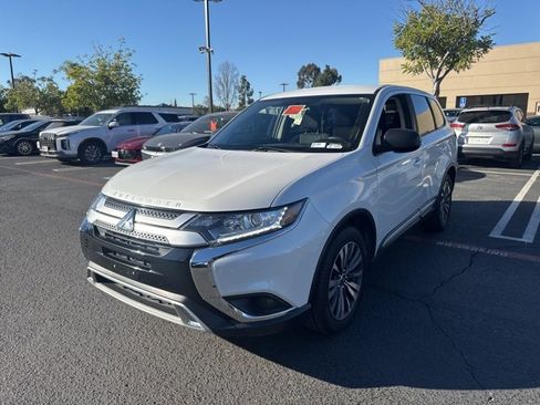 Used 2020 Mitsubishi Outlander ES image 1