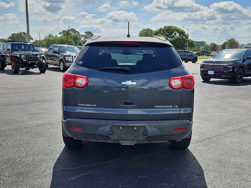 Used 2009 Chevrolet Traverse LS w/ Driver Convenience Package FWD image 5
