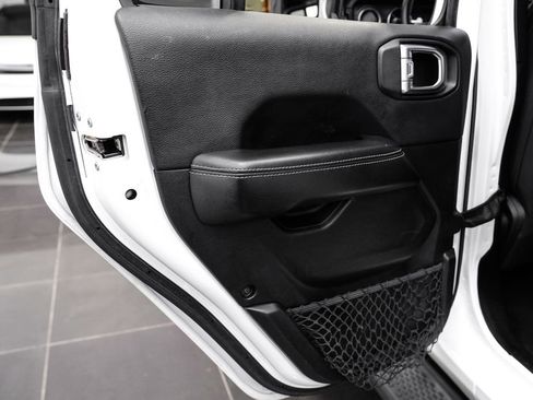 Used 2018 Jeep Wrangler Unlimited Sahara AWD/4WD image 40