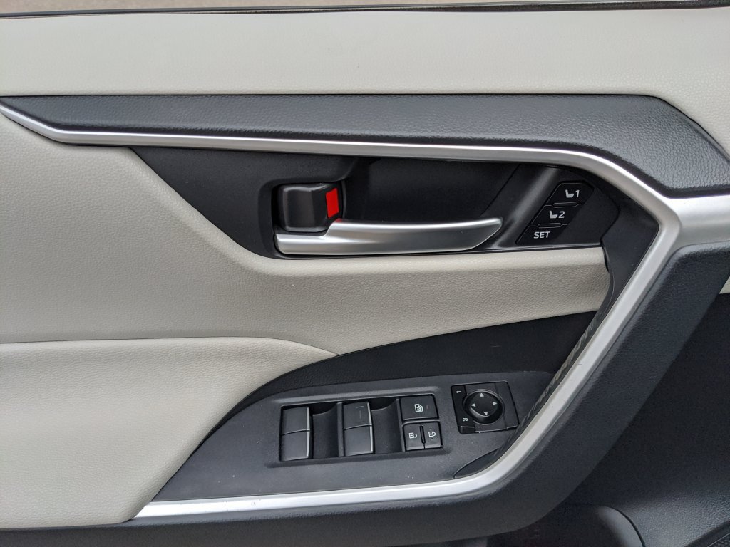 Used 2019 Toyota RAV4 XLE Premium w/ Cold Weather Package AWD/4WD image 14