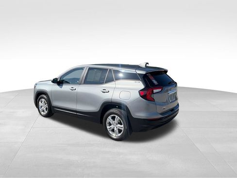 Used 2024 GMC Terrain SLE AWD/4WD image 4