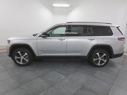 Used 2023 Jeep Grand Cherokee L Limited w/ Luxury Tech Group II image 2