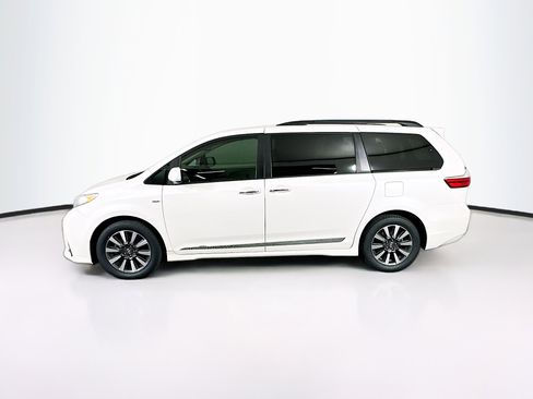 Used 2019 Toyota Sienna XLE Premium AWD/4WD image 4