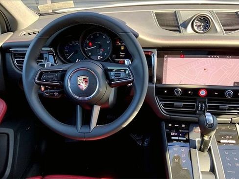 Certified 2026 Porsche Macan image 23