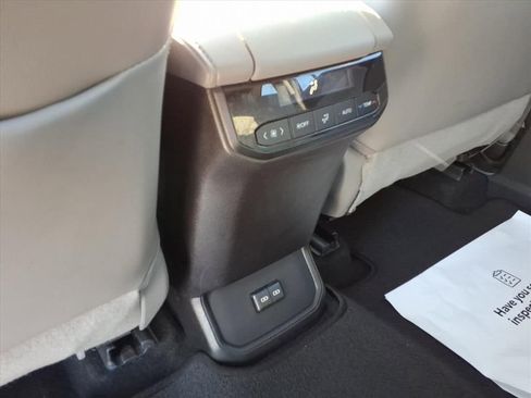 Used 2023 Toyota Highlander XLE FWD image 16
