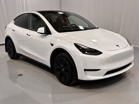 Used 2024 Tesla Model Y Long Range image 4