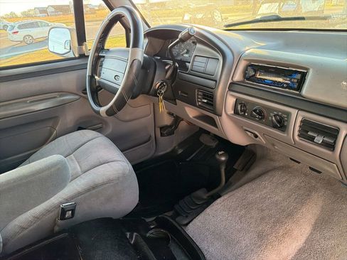 Used 1996 Ford Bronco XLT image 24