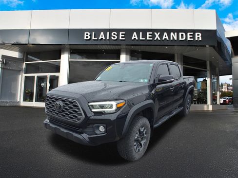 Used 2021 Toyota Tacoma TRD Off-Road w/ Blackout Package (TMS) image 8