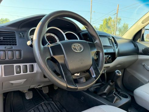 Used 2014 Toyota Tacoma 2WD Regular Cab image 11