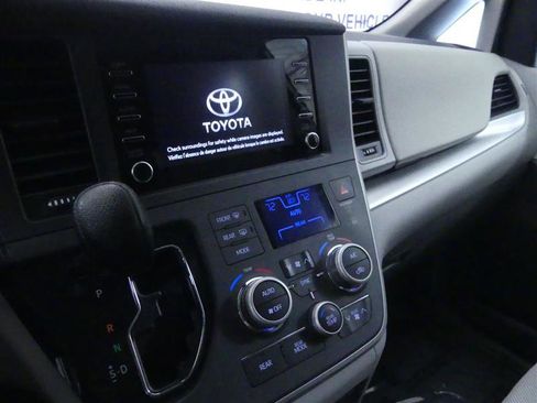 Used 2020 Toyota Sienna L FWD image 11