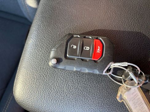 Used 2025 Jeep Wrangler Unlimited Sport AWD/4WD image 21