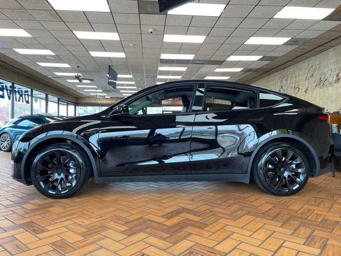 Used 2023 Tesla Model Y Long Range AWD/4WD image 5