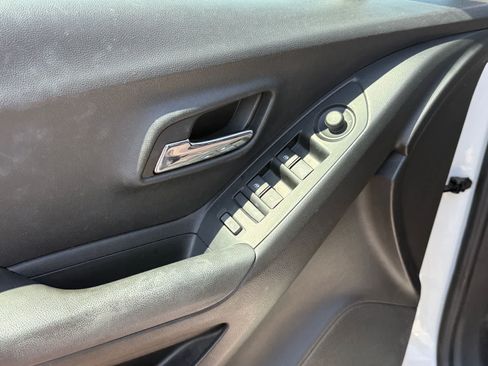 Used 2020 Chevrolet Trax LS FWD image 13