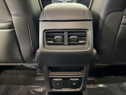 Certified 2019 Ford Edge Titanium w/ Cold Weather Package AWD/4WD image 11