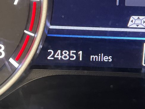 Used 2025 Nissan Sentra SV image 39