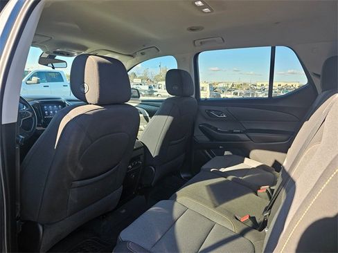 Used 2021 Chevrolet Traverse LT image 12