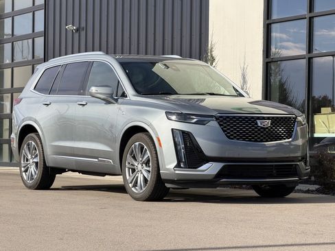 Used 2023 Cadillac XT6 Premium Luxury image 4