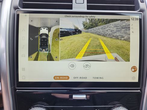 Used 2025 Land Rover Discovery S image 22