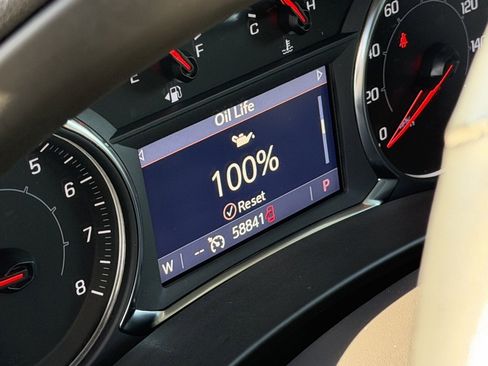 Used 2023 GMC Terrain SLT image 17